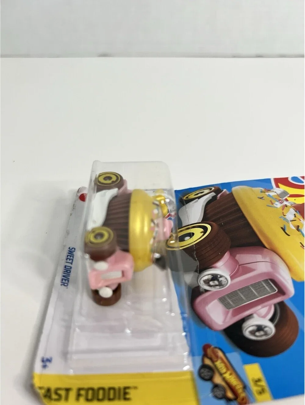Hot Wheels Sweet Driver Cupcake (2021) Fast Foodie 3/5 Die-Cast Toy Car #61/250
